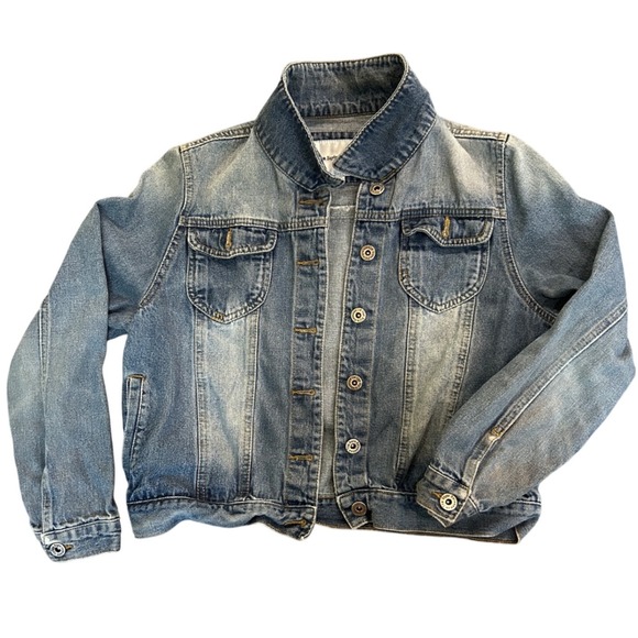 The Style Between Us Jackets & Blazers - The Style Between Us Womens Medium Blue Denim Trucker Jacket Size M